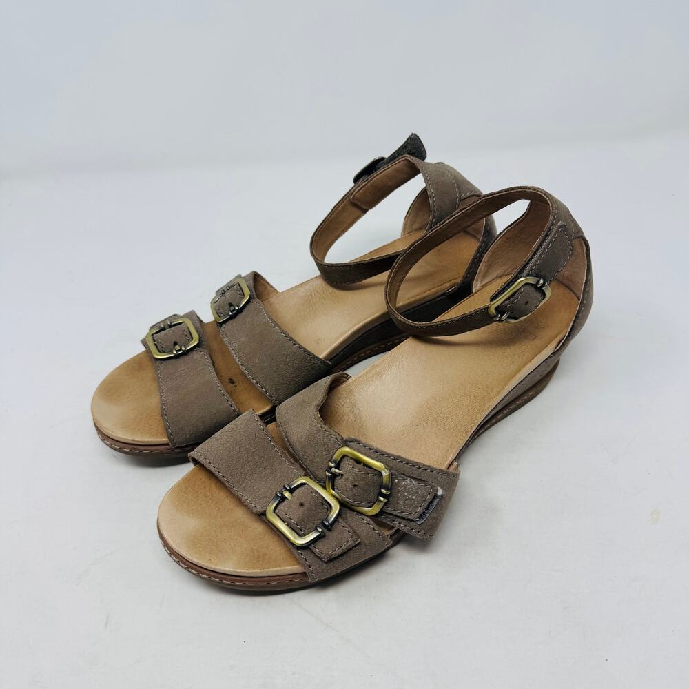 Dansko Taupe Leather Buckle Strap Wedge Sandals Size 39 Comfort Classic Basic‎